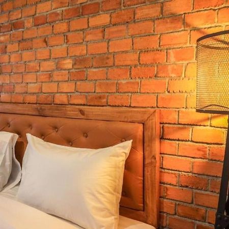 The Old Inn Удонтхані Екстер'єр фото